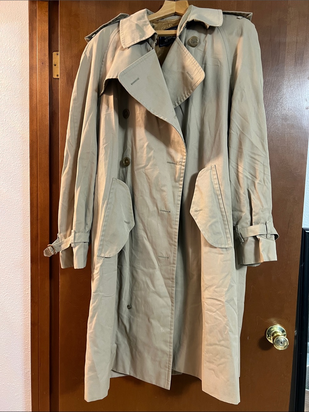 Burberry Men’s Classic Toffee Trench Coat - Double-Breasted Style Size 52R